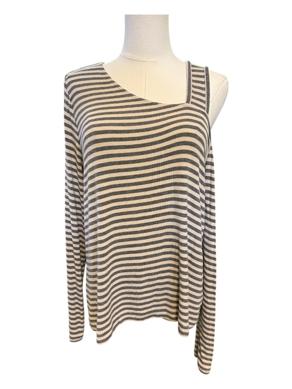 GUC CAbi Dare Tee cream & gray striped cold shoulder top | size L